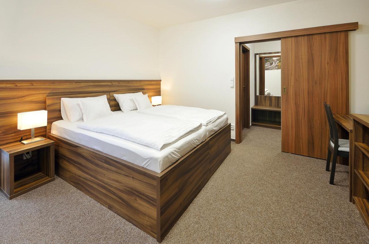 Penzion Kuzelna Hotell Trutnov Exteriör bild